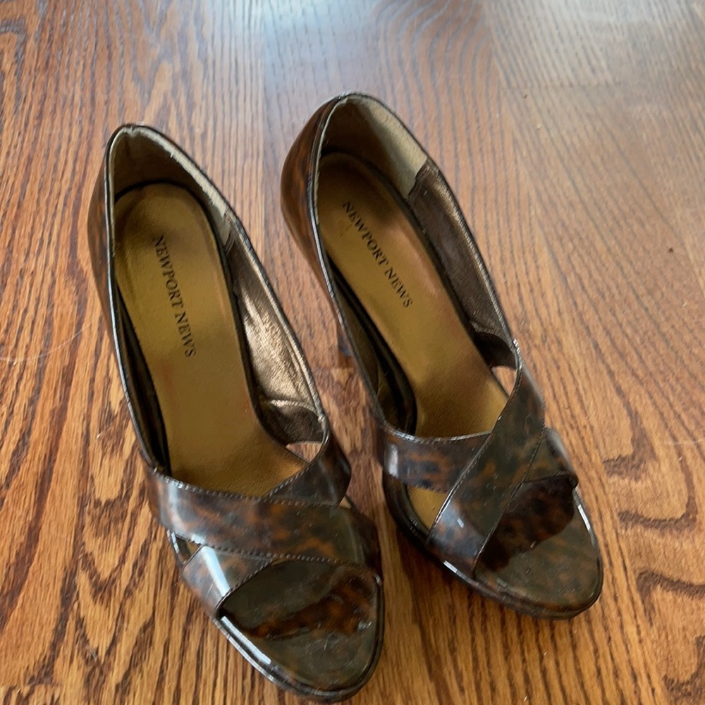 Brown/black sandals/heels